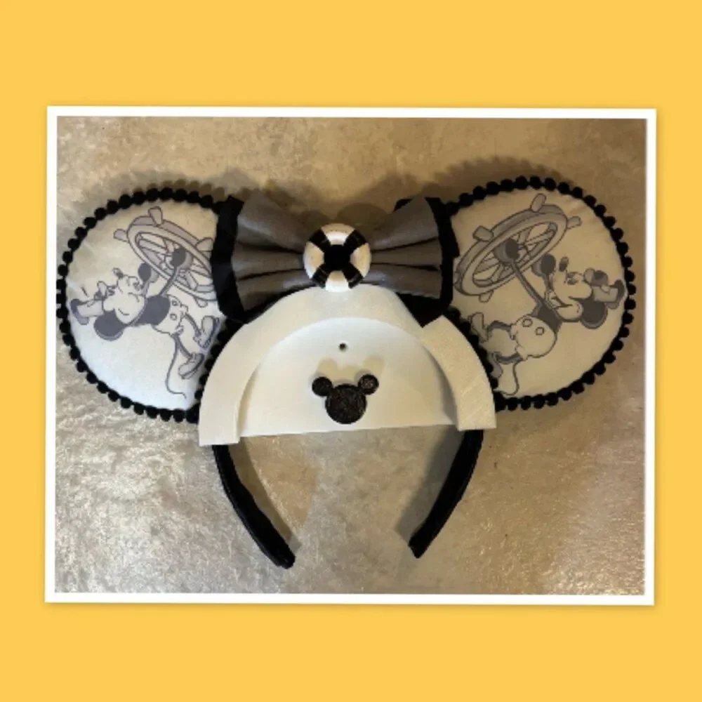 3D-Printed White/Black Mickey Mouse Ear Wall Display
